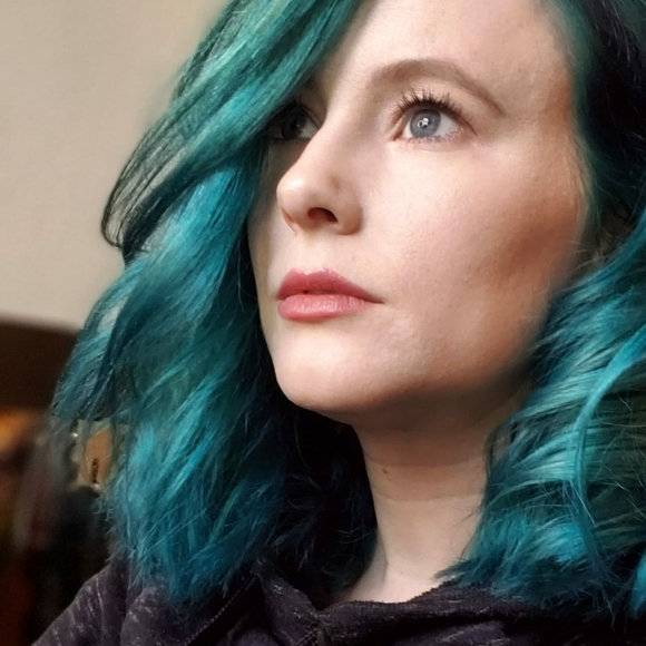 Meet your Posher, Nerd Girl Britt - Picture 1 of 1